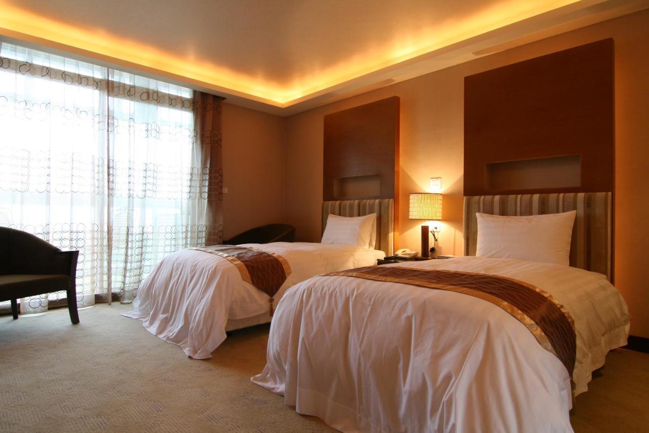 East Coast Sea View Hotel Chenggong Exterior photo